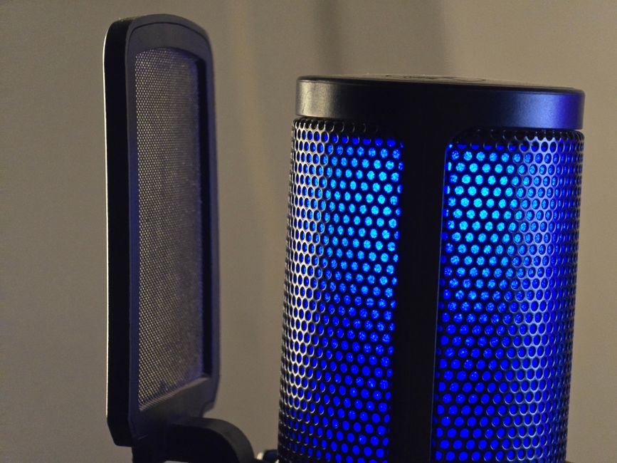 Tuin verlicht met audio-reactieve technologie. Tuin verlicht met audio-reactieve technologie.