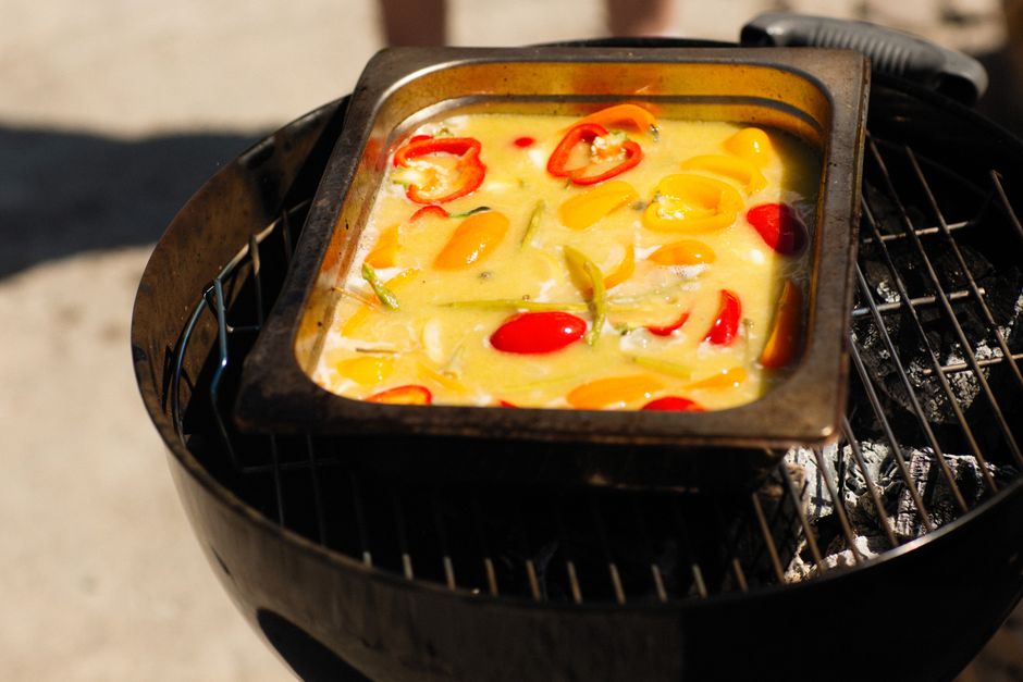 Gegrilde kip met perzikensaus glazuur. Gegrilde kip met perzikensaus glazuur.