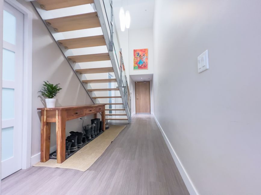 Energiezuinige LED-verlichting in grote hal.